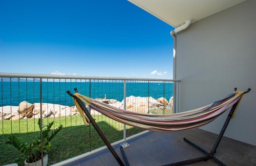 Nelly Bay Apartment | Panoramic Ocean Views 2 bed/2 bath Unit, Nelly Bay