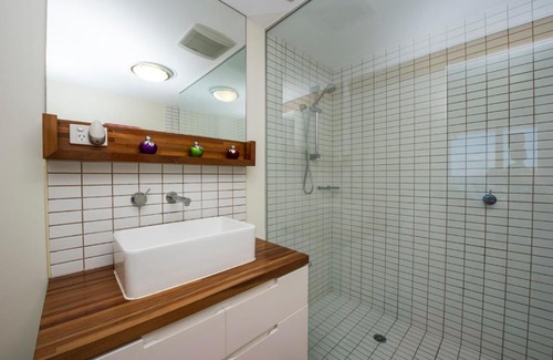 Nelly Bay Apartment | Panoramic Ocean Views 2 bed/2 bath Unit, Nelly Bay