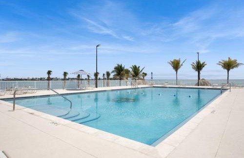 Marathon Apartment | Panoramic Ocean Views Galore
