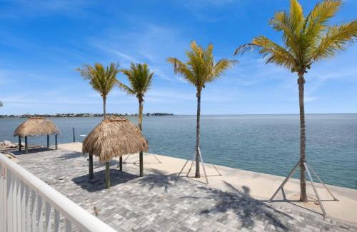 Marathon Apartment | Panoramic Ocean Views Galore