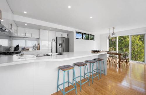 Torquay House | Panoramic Ocean Views in the Heart of Torquay