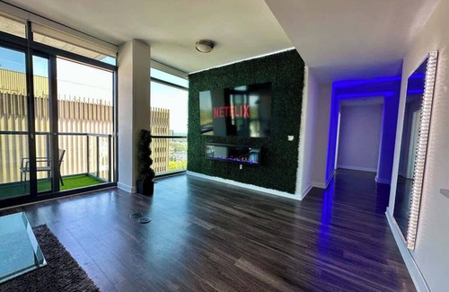 Lenox Apartment | Panoramic Penthouse Views - Two 15ft Balconies