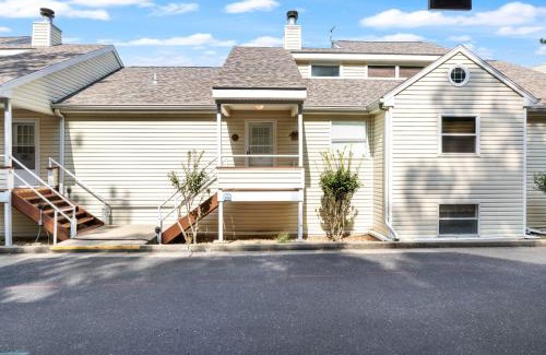 Osage Beach House | Panoramic Point, Waterfront Condo with Pool, Tennis