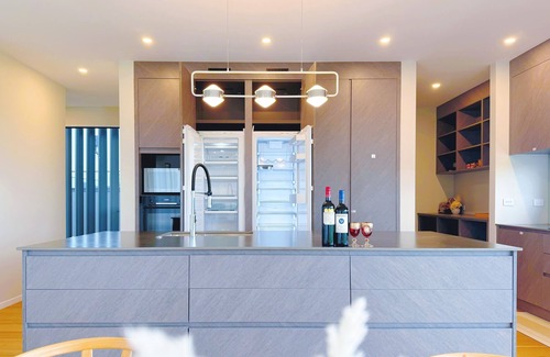 Greenlane - Ellerslie House | Panoramic Racecourse View - A Quiet Family Villa Over the Turf
