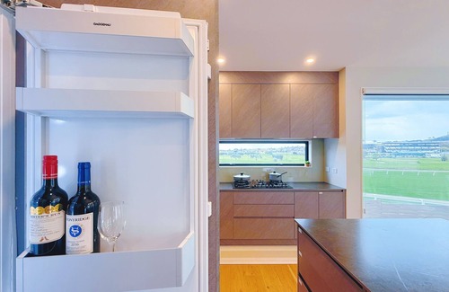 Greenlane - Ellerslie House | Panoramic Racecourse View - A Quiet Family Villa Over the Turf