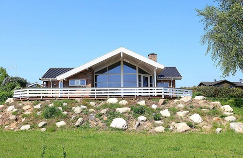 Hejlsminde Strand House | Panoramic Retreat in Hejlsminde - By Traum Ferienwohnungen