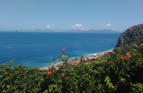 Gioiosa Marea House | Panoramic sea view, in villa 4/6 beds.