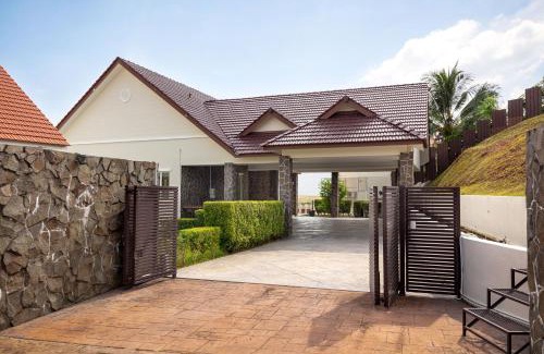Tanjung Bungah House | Panoramic Seaview Holiday Home - Batu Ferringhi