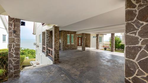 Tanjung Bungah House | Panoramic Seaview Holiday Home - Batu Ferringhi