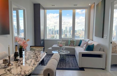 Downtown Toronto Apartment | Panoramic Skyline 2bedrooms Penthouse Suites CN Tower Toronto INFIVILLA