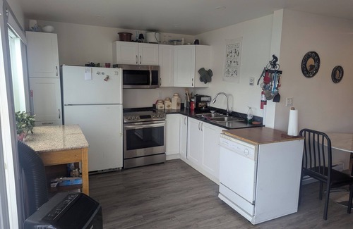 Okanagan-Similkameen Apartment | Panoramic Summerland Lake View Studio w/Hot Tub