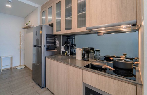Khlong Toei Condo | Panoramic 2BR near Ekkamai with Infinity Pool