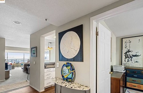 Point Richmond Condo | Panoramic view 2 bedroom STR April/May/June Pt Richmond