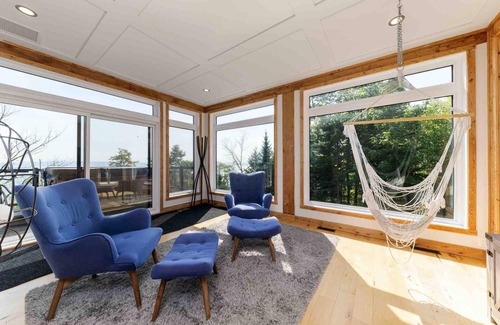 Petite-Riviere-Saint-Francois Ski Chalet | Panoramique 57: Stunning Views & Spacious Comfort