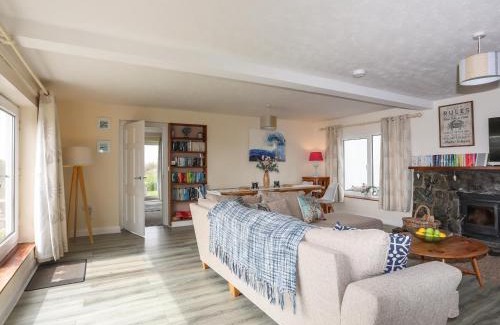 Rhoscolyn House | Pant yr Hyman
