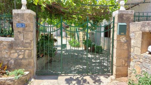 Stoupa House | Pantheo