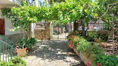 Stoupa House | Pantheo