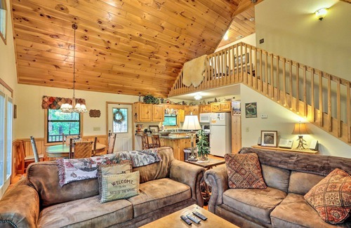 Murphy Cabin | Papa Bear's Den: Charming 2-bedroom cabin outside of Murphy that sleeps 6