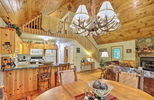 Murphy Cabin | Papa Bear's Den: Charming 2-bedroom cabin outside of Murphy that sleeps 6