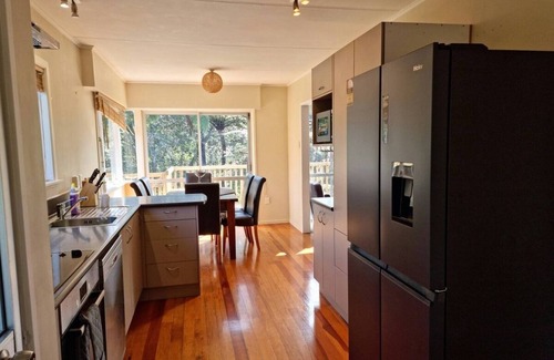 New Plymouth House | Papa's Place/entire house