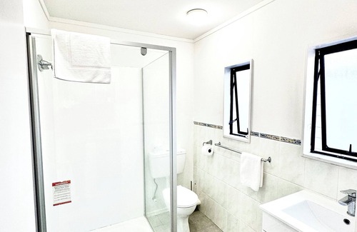 Papakura Hotel | Papakura Pioneer Motor Lodge and Motel