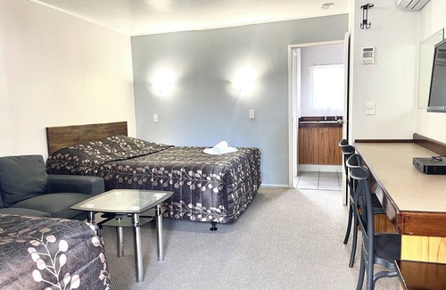 Papakura Hotel | Papakura Pioneer Motor Lodge and Motel
