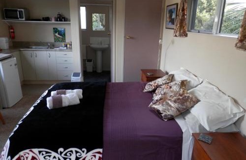 Papatowai Hotel | Papatowai Kereru Cabin