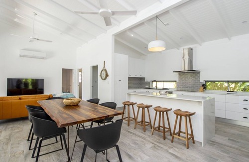 Horseshoe Bay House | Papillon Bleu, Horseshoe Bay Vista