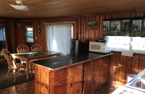 Drummond House | Papins Resort Cabin #2