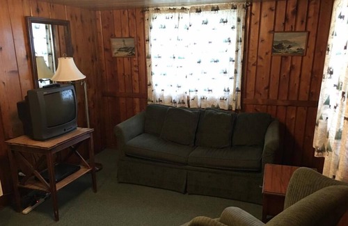 Drummond House | Papins Resort Cabin #4
