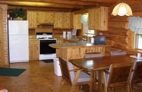 Drummond House | Papins Resort Cabin #8