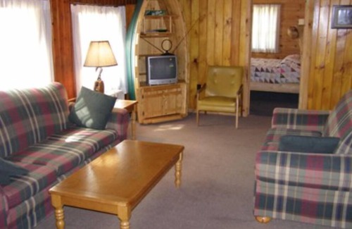 Drummond House | Papins Resort Cabin #9