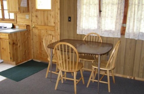 Drummond House | Papins Resort Crow Cabin