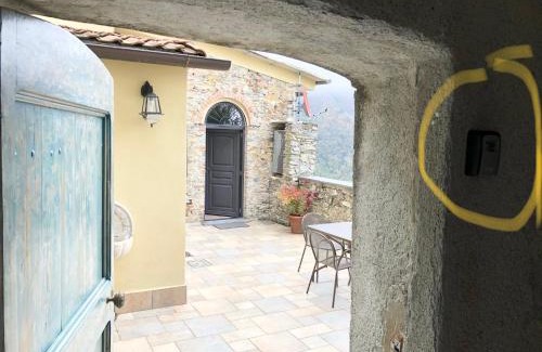 Fosdinovo Apartment | Papiriana la casa del borgo breathtaking sea wiew