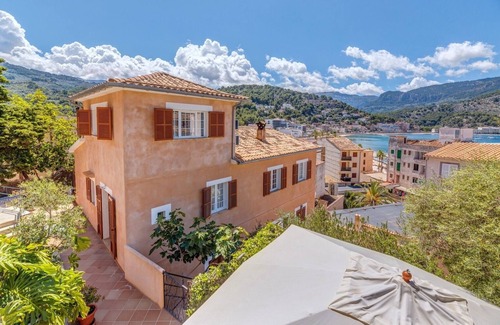 Puerto de Soller Apartment | Paqui House. Apartment for 8 people in Puerto de Sóller with sea views