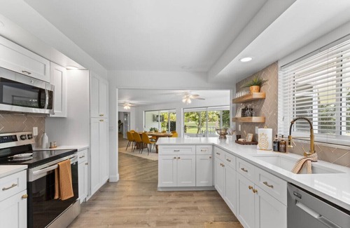 Bayshore Gardens House | PAR-TEE|3bd Golf Course Home - Sleeps 11, Pets OK!