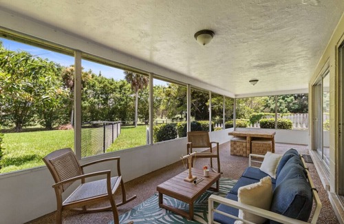 Bayshore Gardens House | PAR-TEE|3bd Golf Course Home - Sleeps 11, Pets OK!