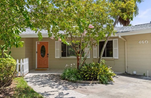 Bayshore Gardens House | PAR-TEE|3bd Golf Course Home - Sleeps 11, Pets OK!