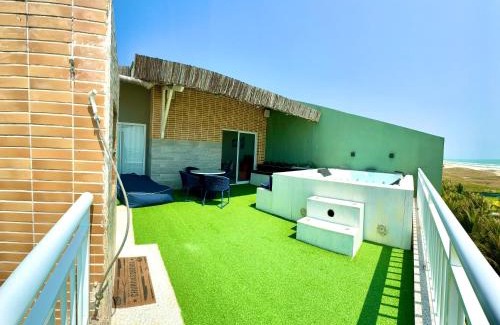 Porto das Dunas Apartment | Paraíso Beach - Terramaris - Cobertura duplex frente mar, pé na areia, próximo ao Beach Park