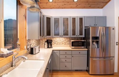 Emigrant House | Paradise 101 | 4 Bed, 3 Bath