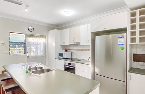 Nelly Bay Apartment | Paradise Apartments 2 - Nelly Bay Beach at your door!