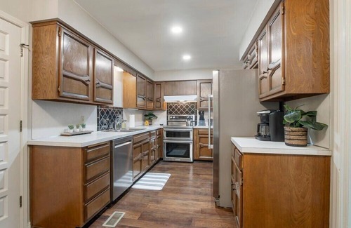 South Tulsa House | Paradise awaits. Southern Hills/ORU/River Spirit