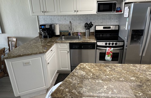 Marco Island Condo | ๐๏ธ Paradise Beckons! 2BR 2BA Sea Winds Beachfront! ๐๏ธ