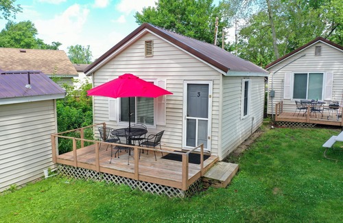 Monticello Cottage | Paradise Cove Lake front Cottage 3 with Boat Docks