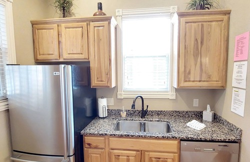 Indian Point Cabin | Paradise Cove Walk-in Log Cabin by Silver Dollar City & Table Rock Lake!