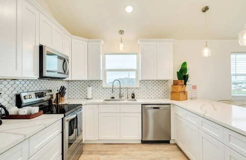 Surfside Beach House | Paradise Found - Great Location - Family Friendly
