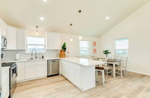 Surfside Beach House | Paradise Found - Great Location - Family Friendly
