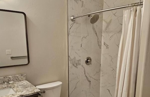 Gardiner House | Paradise Found! Heated Pool, Onsite Parking, Close to Gardiner Downtown
