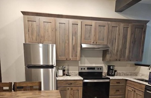 Gardiner House | Paradise Found! Heated Pool, Onsite Parking, Close to Gardiner Downtown