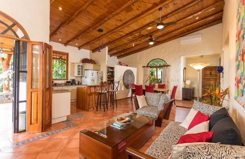 Manuel Antonio House | Paradise found! Tropical getaway with ocean, jungle and sunset views.